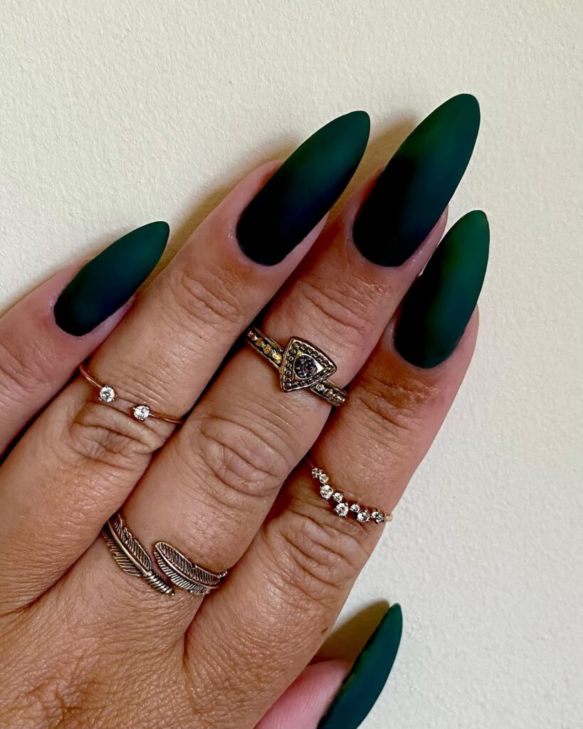 Olive green νύχια μακριά