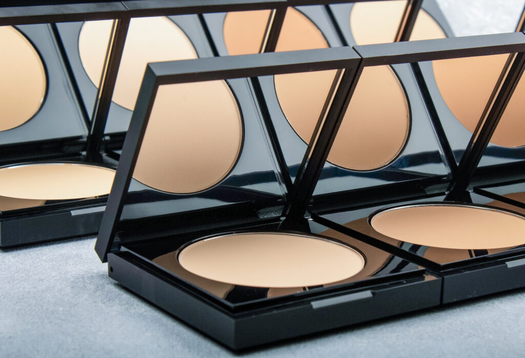 compact foundation σε διάφορες αποχρώσεις