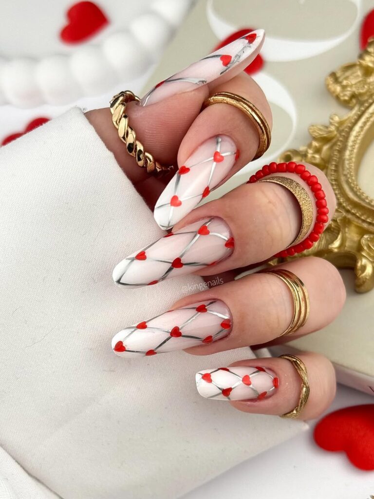 Νύχια Αγίου Βαλεντίνου Λευκό και κόκκινο με γραμμές