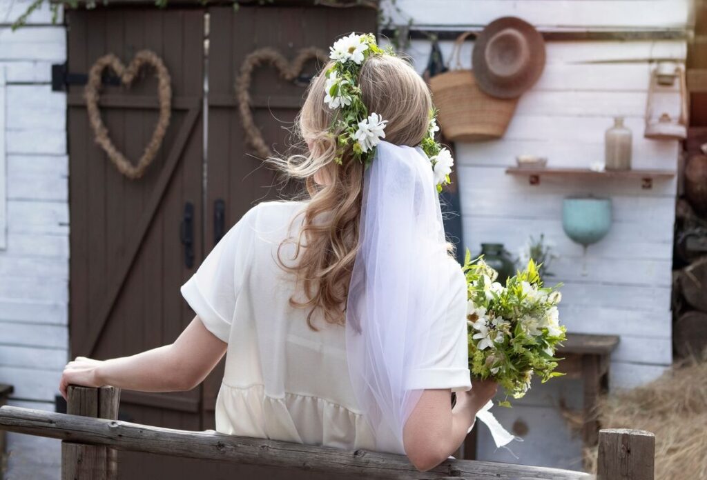 Νυφη ξανθιά με Boho style μαλλια
