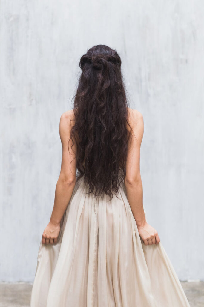 Νυφη μελαχρινή με Boho style μαλλια