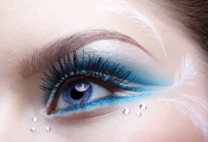 μακιγιαζ σε γυναικείο μάτι frosty ice blue