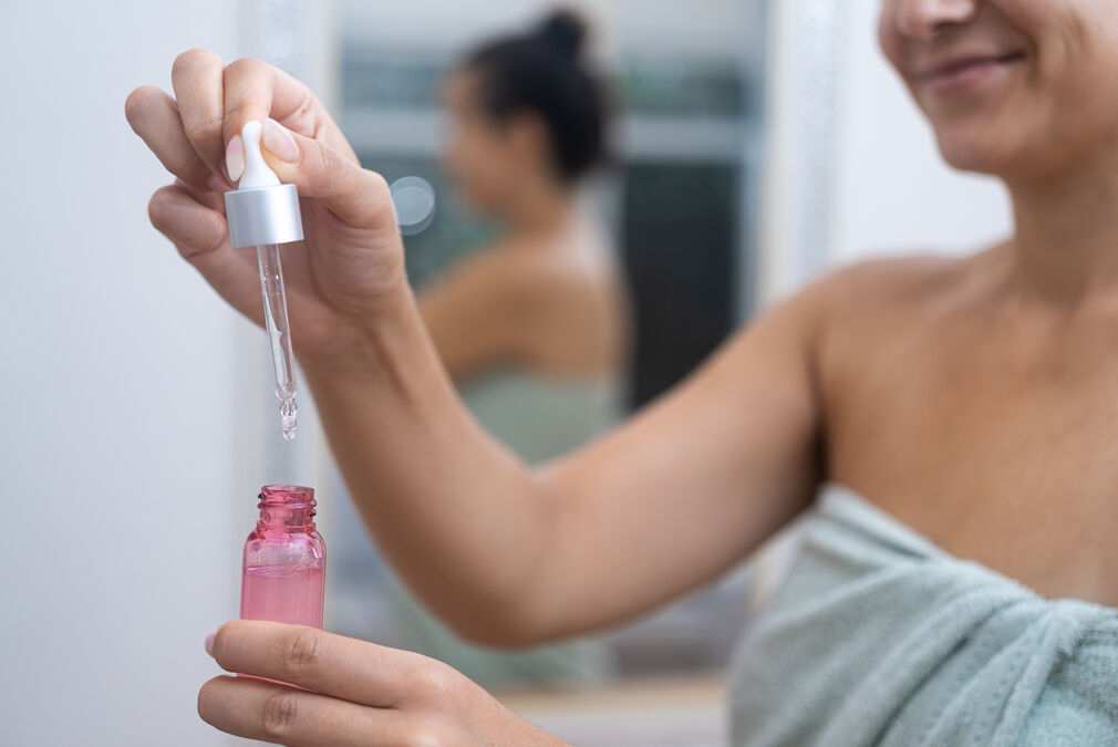 γυναίκα με serum